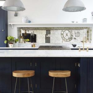 Дръзка кухня в тъмни цветове? 7 съвета как я създадете!