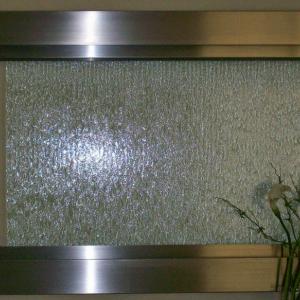 Довършителни щрихи по стената