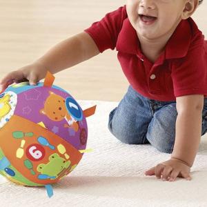Звънящата мека топка подпомага развитието на сетивата