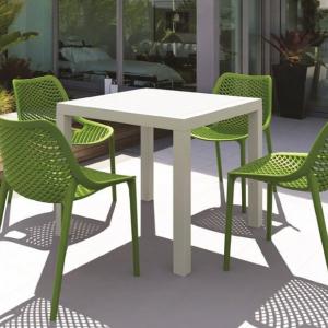 Качествена грижа за удобните пластмасови столове