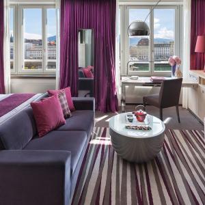 Поканете модерния лилав цвят в дома си!