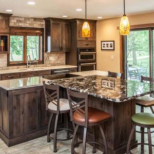 Контрастен мрамор в кухнята