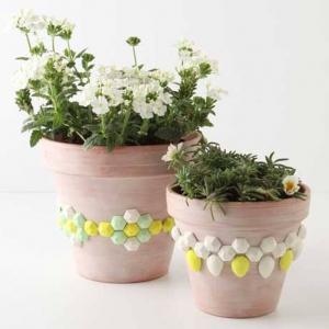 Декорирайте саксиите с камъчета