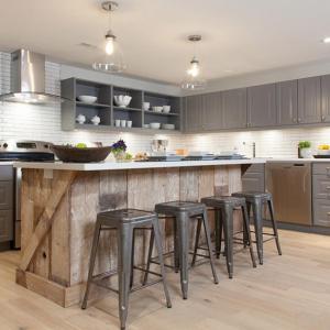 Сглобете кухненски остров от палети с уникален дизайн