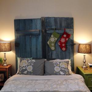 Табла за легло от стари врати