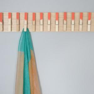 Четвърта стъпка: Поставете закачалката на стената!