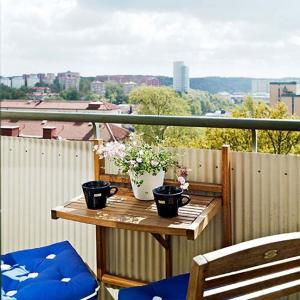 4. Компактна сгъваема маса