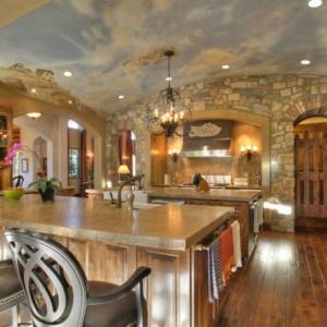 Традиционно и футуристично