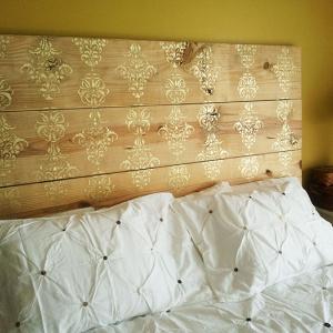 Арт табло от изрисувано дърво