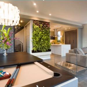 Холът Vs. вертикална градина