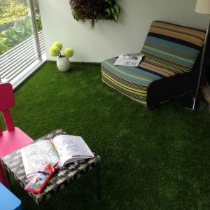 Покрийте балкона с трева