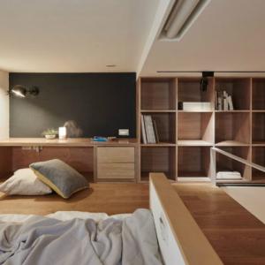 На втория етаж...