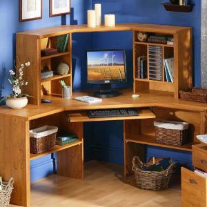 Компактно и практично ъглово бюро