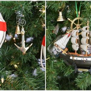 Симпатични макети на кораби срещаме по елхите в Гърция