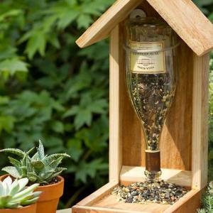 Хранилки за птици от празни бутилки