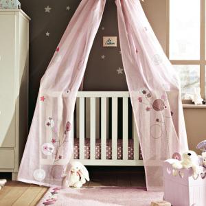 Бъдете внимателни с богато украсените бебешки легла