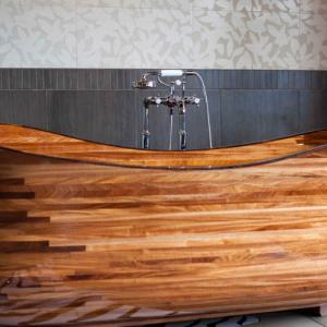 Стилна дървена вана