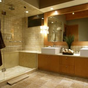 Акцент около огледалото