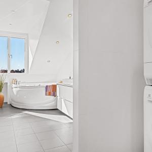 Банята разполага дори със собствена сауна