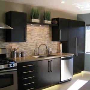 Каменни елементи в кухненския интериор