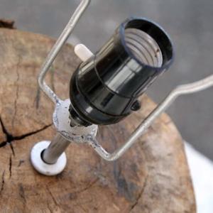 Внимателно поставете фасунгата