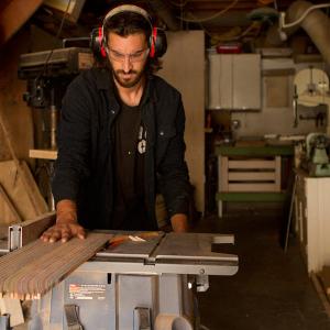 След тежка травма Ник се захваща с дърводелство