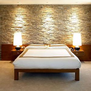 Почиствайте внимателно своята каменна стена