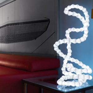 Хипнотизираща и ексцентрична - лампата с форма на... чревен тракт