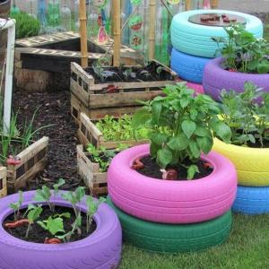 Класически цветарници в ярки и инригуващи нюанси