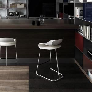 Дайте воля на въображението с пластмасов бар стол