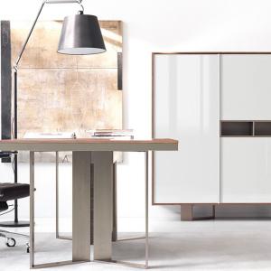 Поставете бюрото срещу вратата