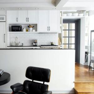 Поставяне на микровълновата печка на рафт