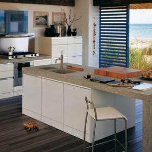 Минимализъм край морето