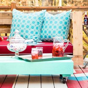 Освежете старите мебели от палети с тези интригуващи детайли