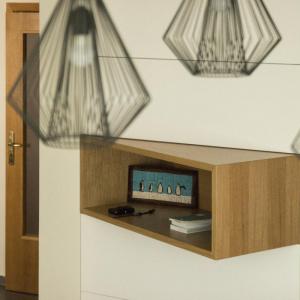 Дневната зона обединява кухня, трапезария и ниско сядане