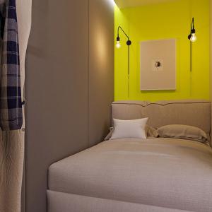 Спалнята е малка, но изключително удобна