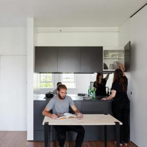 Кухнята е семпла, но изключително практична