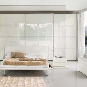 Модерният дом с радост ще приюти една бяла спалня