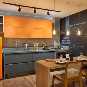 Запазете оранжевото само за горните кухненски шкафове