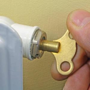 Каква е последователността при обезвъздушаване на парно