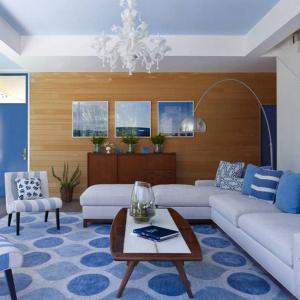 Гарантирано успешна комбинация - синьо, бяло и дърво