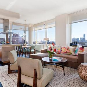 Ефектни роло щори за артистична дневна