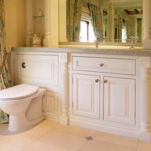 Практични шкафове и рафтове