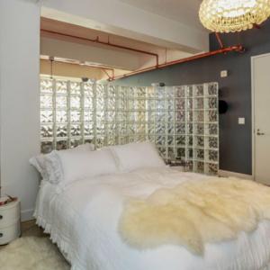 Стъкло до тавана или малко под него