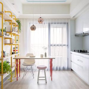 Бялата кухня впечатлява с изчистен дизайн