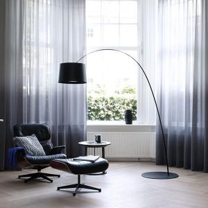 Изберете декорации, които да изпъкват в семплото помещение