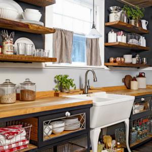 Весели дървени лавици