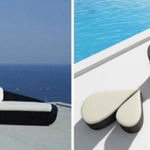 Шезлонги край басейна