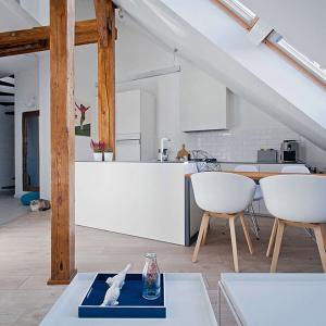 Превърнете мансардата в приятна трапезария