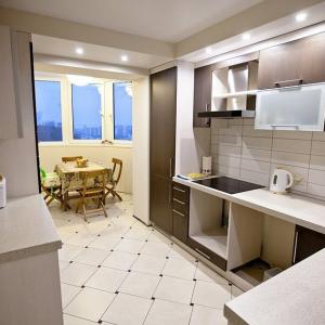 Кухненският балкон се превръща в мечтаната трапезария